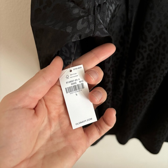 Old Navy Pattern Button Up - Picture 5 of 6